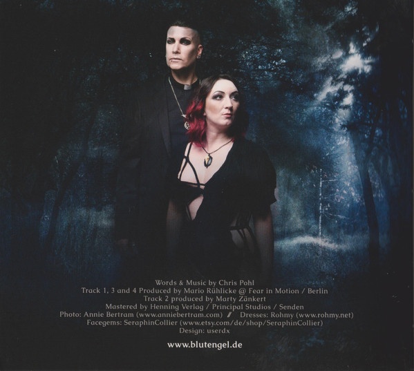 Ulrike Goldmann (Blutengel) in ROHMY Couture, Foto: Annie Bertram